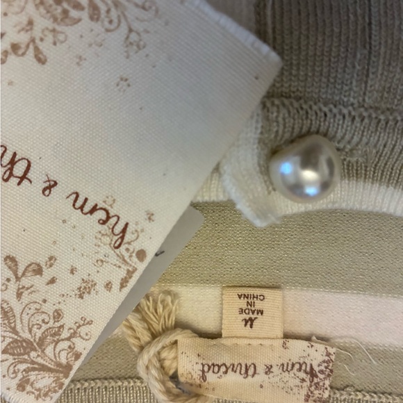 NWT Hem & Thread Cropped Cardigan Size Medium - Picture 3 of 8